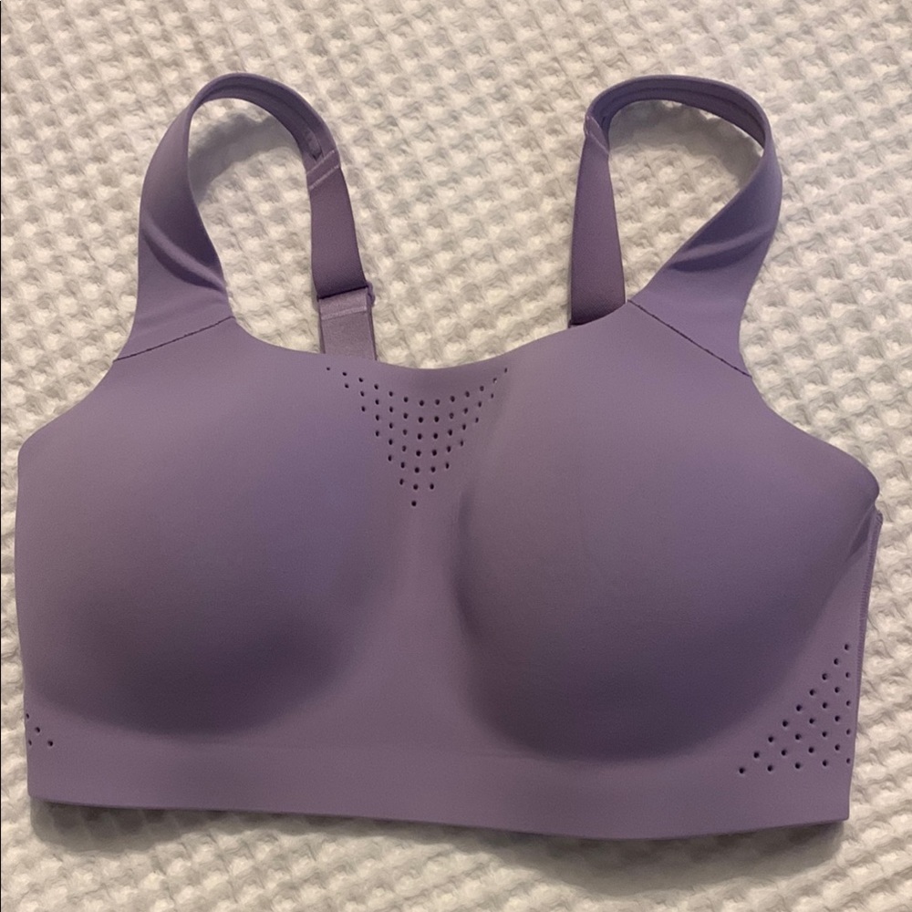 Victoria's Secret Purple Sports Bra Seamless Medium Impact
Good condition